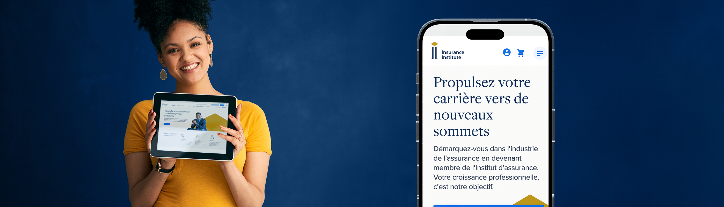 femme tenant une tablette